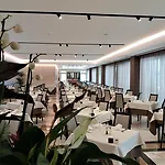 Bisesti ***s Hotel