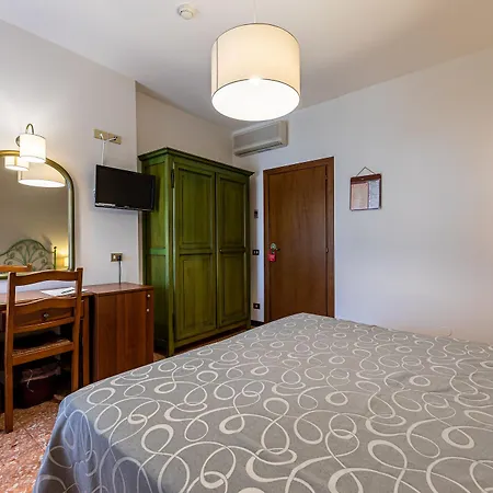 Bisesti ***s Hotel Garde