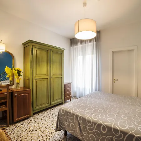 Bisesti ***s Hotel Garde