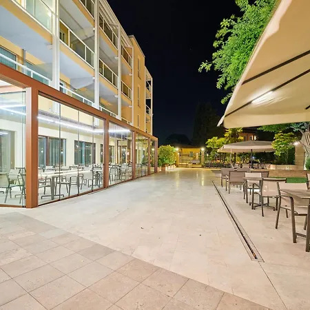 Hotel Bisesti ***s