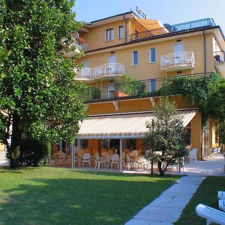 Hotel Bisesti ***s