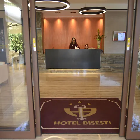 Bisesti ***s מלון גארדה