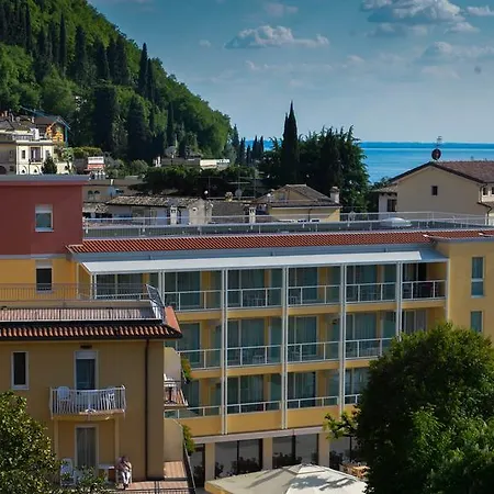 Hotel Bisesti ***s