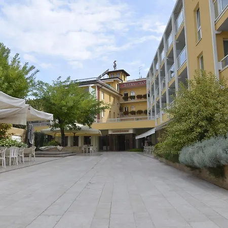 Hotel Bisesti ***s