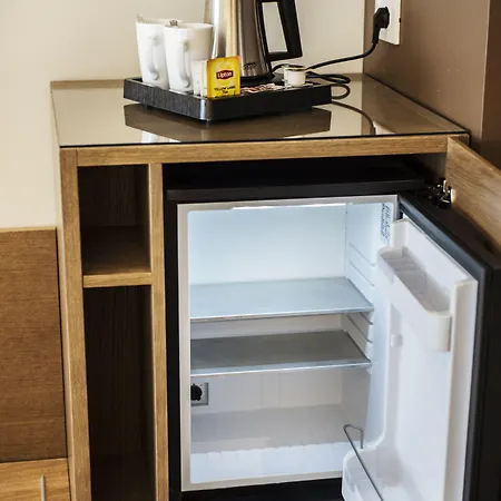 מלון Bisesti ***s 3*