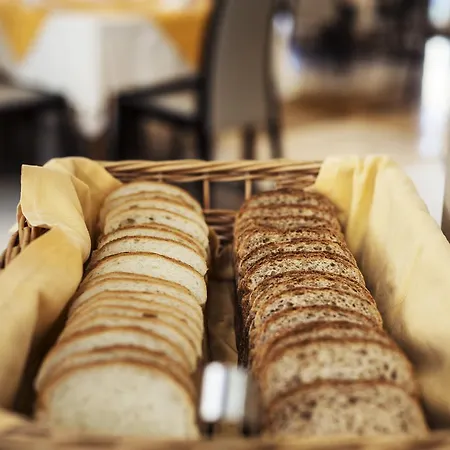 מלון Bisesti ***s 3*