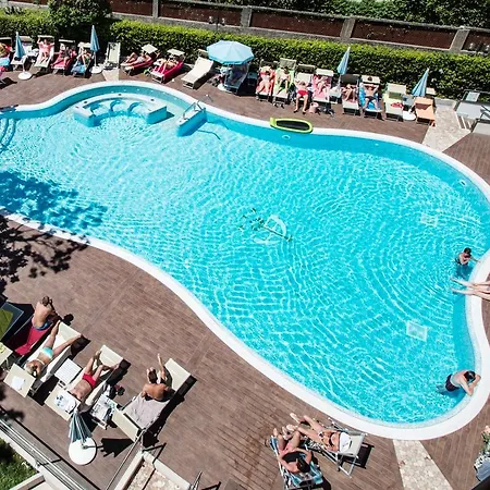 Bisesti ***s מלון 3*