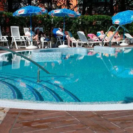 Отель Bisesti ***s