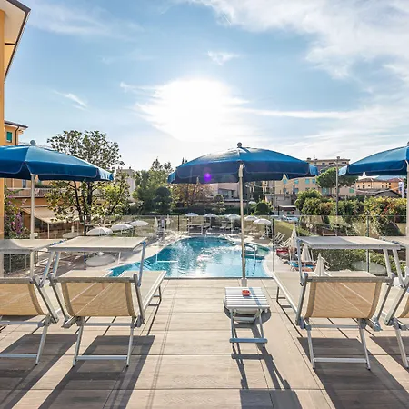 Bisesti ***s Отель