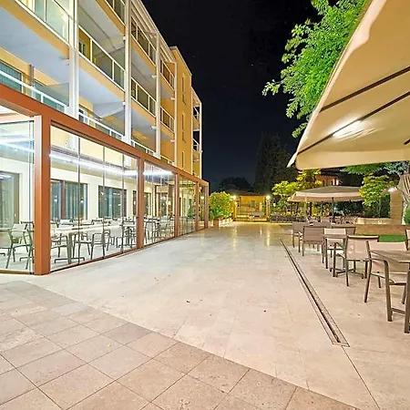 Hotel Bisesti ***s Garda (Verona)