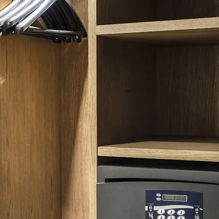 Bisesti ***s Otel 3*