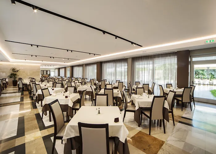 Otel Bisesti ***s Garda (Verona)